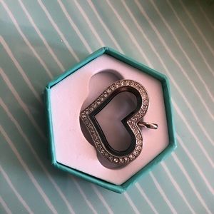 Origami owl small Magnetic heart locket